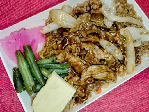 お米にこだわり農家直送純粋なコシヒカリ１００％！果実で漬け込んだ柔らか牛カルビ！