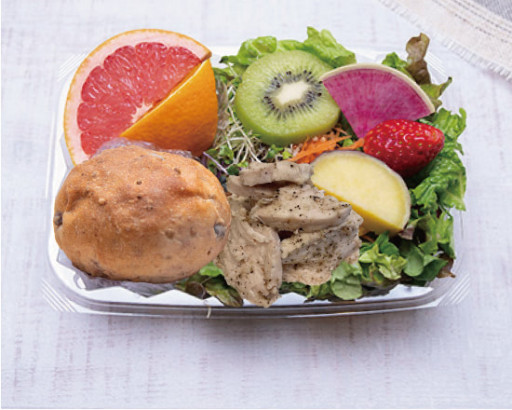 サラダに多くの食材が盛り沢山！