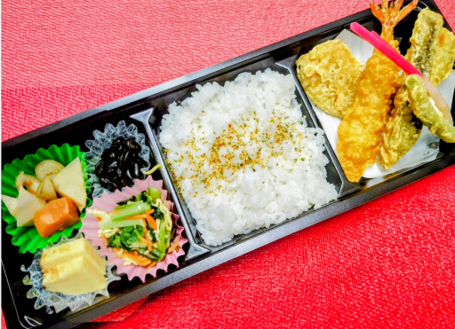 シンプルに旬彩天麩羅の豪華な一皿。