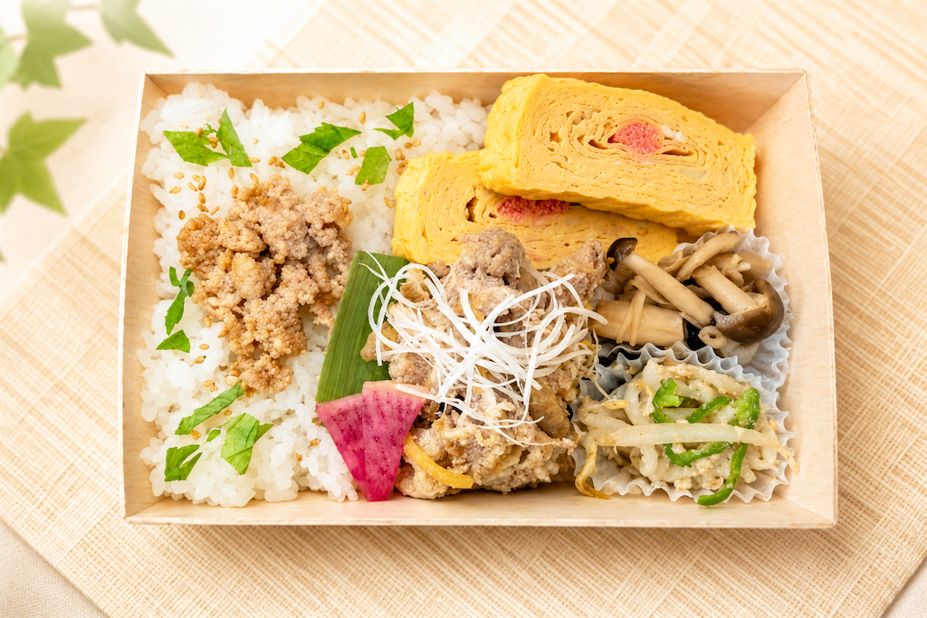 竜田焼きは、揚げないのでヘルシーです。 鶏もも肉をふっくらジューシーに焼き上げました。ポン酢あんでさっぱりと。