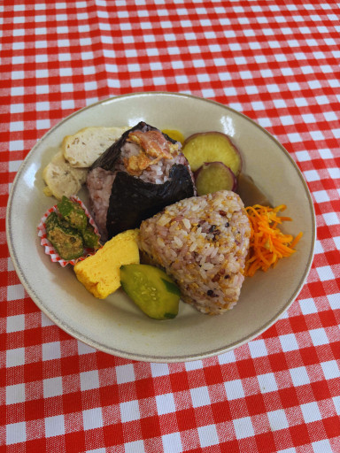 国産素材と手作りの温もり。心と体に優しいおむすびのお弁当。