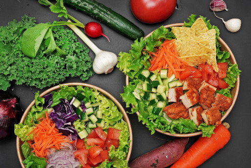 一日の必要量を満たせる、主食サラダ。